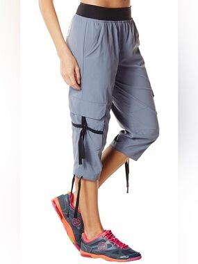 Zumba Fitness Women's Oh-So-Soft Stretch Cargo Capri Pant size Medium